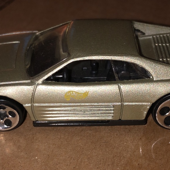 Hot Wheels Ferrari Testarosa - Picture 4 of 10